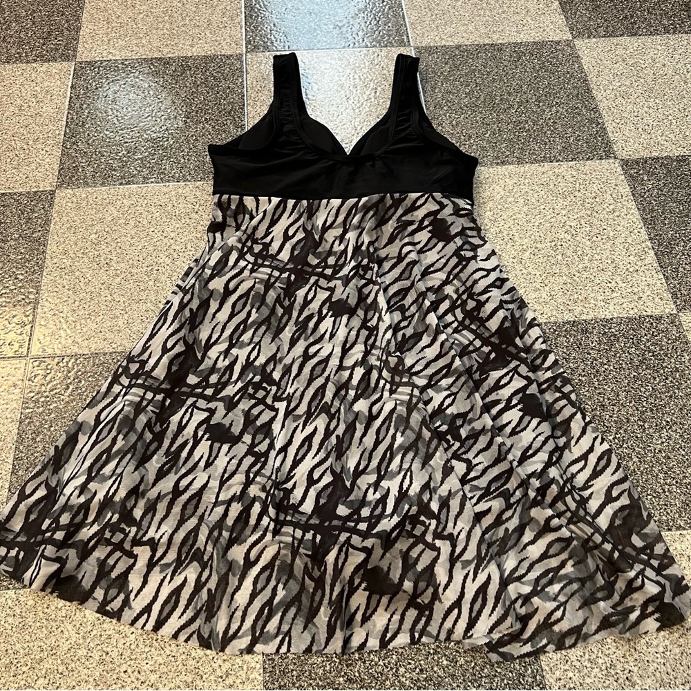 NWT Shekini Women's V-Neck One Piece Skirt Swimsuit- Size Small - Picture 8 of 9